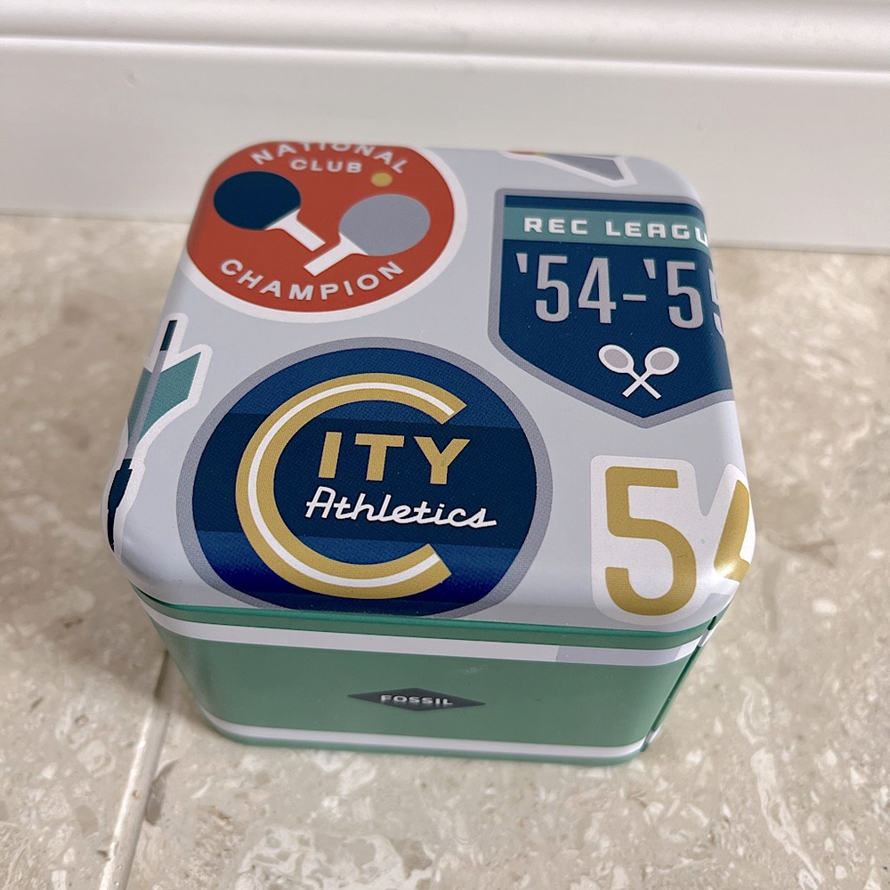 ⚡️2/$15⚡️2017 Fossil tin